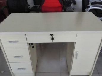 北京办公用品一站式采购指南 厂家直销屏风工位、老板桌椅与全套服务